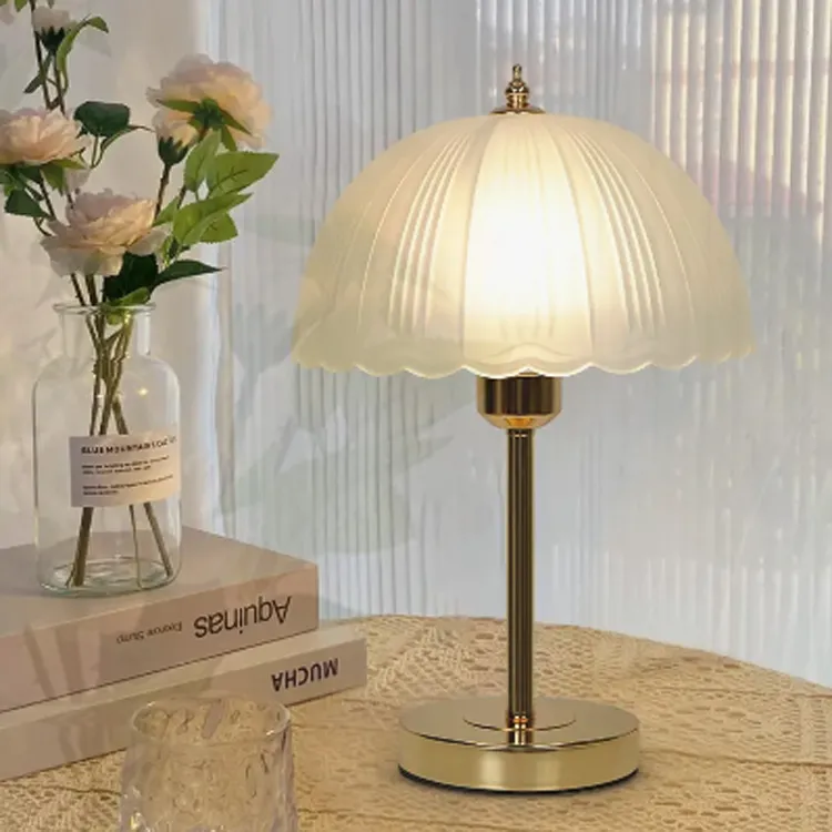 Apa syarat kanggo nyelehake lampu kamar turu ing omah?