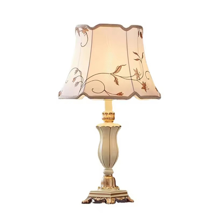 Lampu Meja Gaya Eropa Bedroom Tutul Bedside Lamp